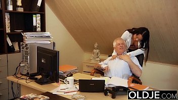 teen fucks older woman
