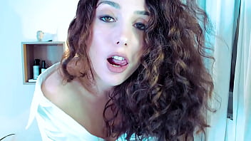 busty curvy teen
