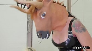 milf cant resist teenie pussy