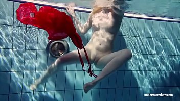 teen nude underwater